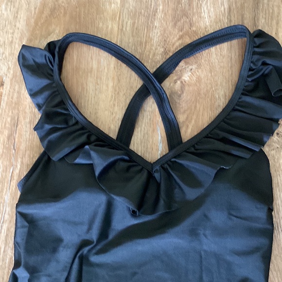 ESMARA Ruffled One Piece - Picture 2 of 5